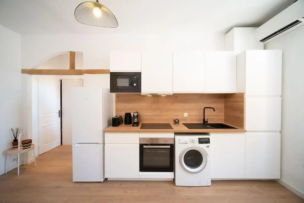 Le Cocon - Appart Neuf Clim Wifi 2 A 4 Personnes Marseille 0*,  France